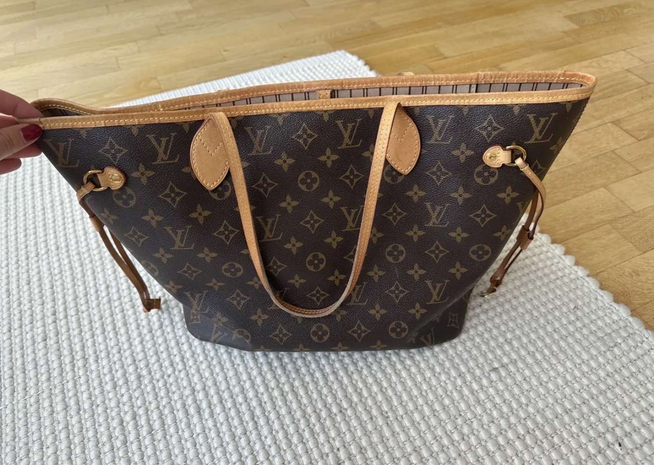Louis Vuitton Neverfull MM s clutchom