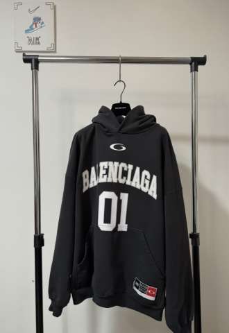 https://www.vipluxury.sk/Mikina s kapucňou Balenciaga Basketball Series