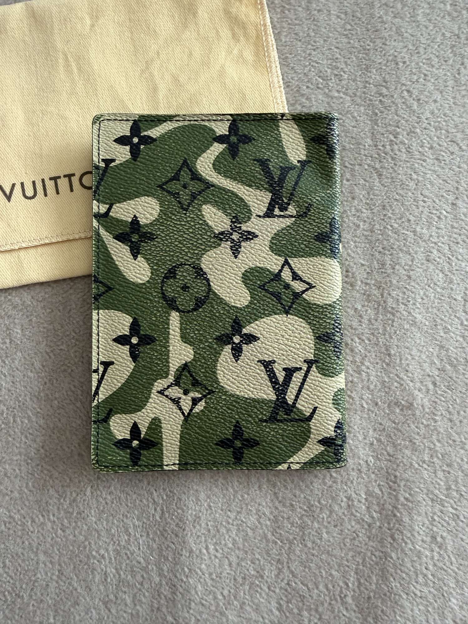 Louis Vuitton penazenka