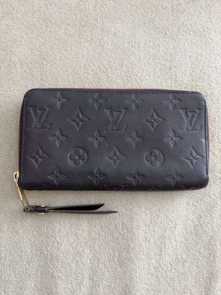 Louis Vuitton zippy penazenka