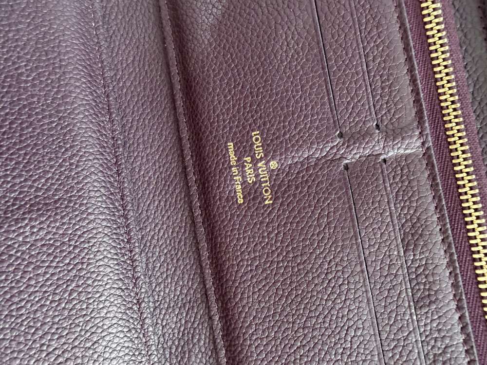 Louis Vuitton zippy penazenka