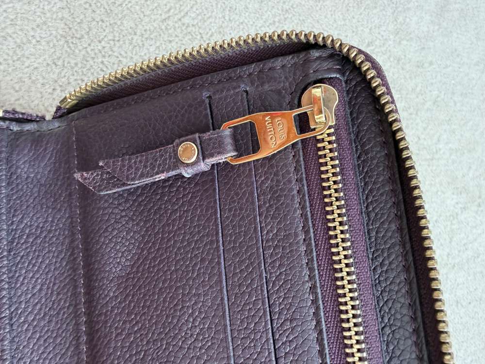 Louis Vuitton zippy penazenka