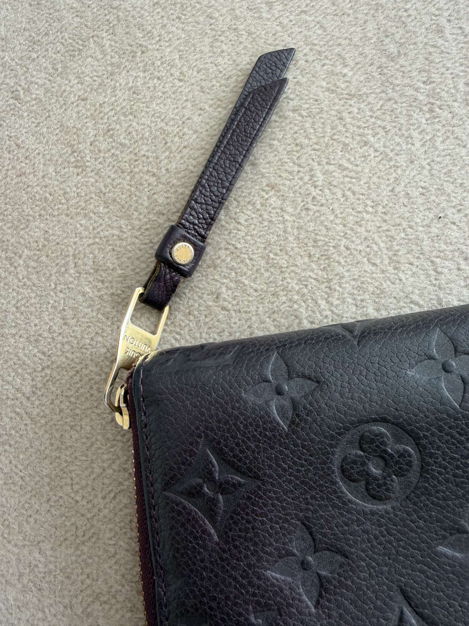 Louis Vuitton zippy penazenka