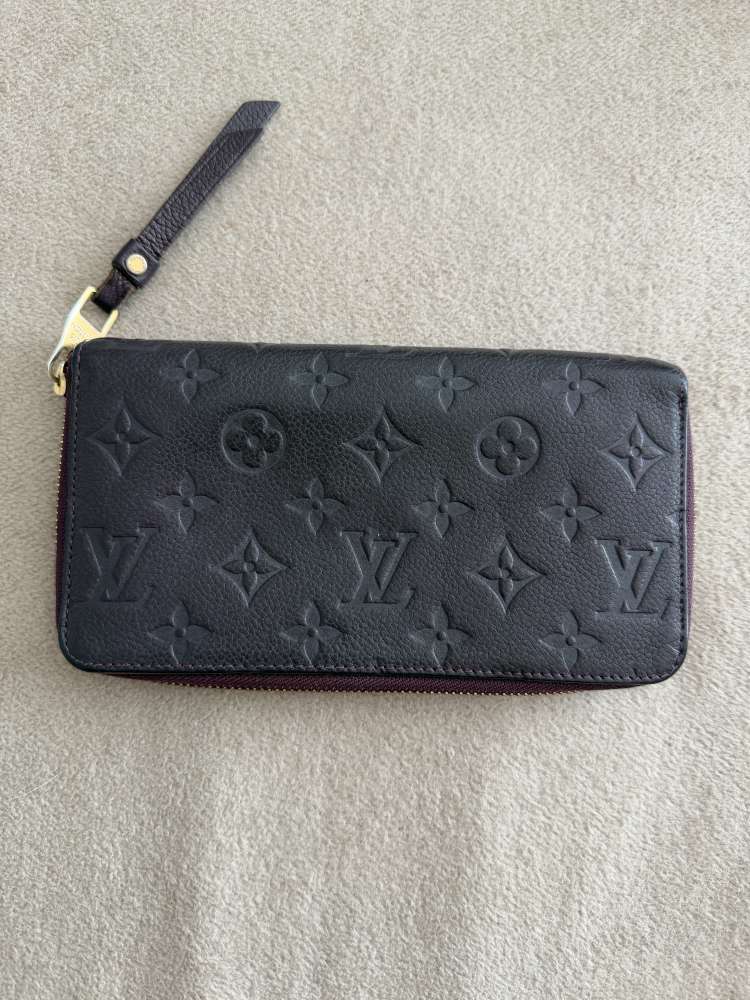 Louis Vuitton zippy penazenka