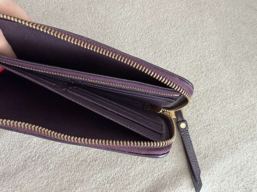 Louis Vuitton zippy penazenka