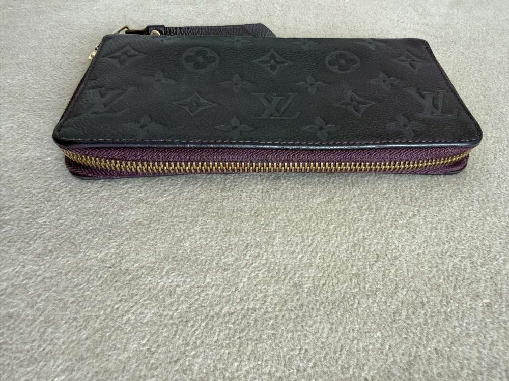 Louis Vuitton zippy penazenka