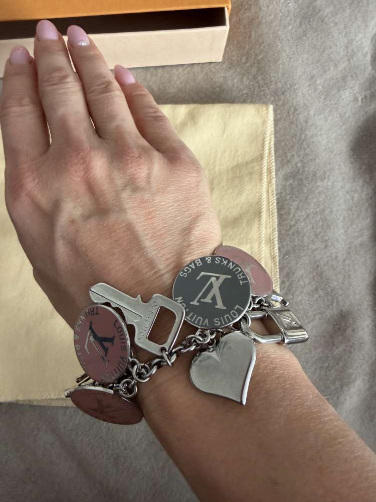 Louis Vuitton naramok