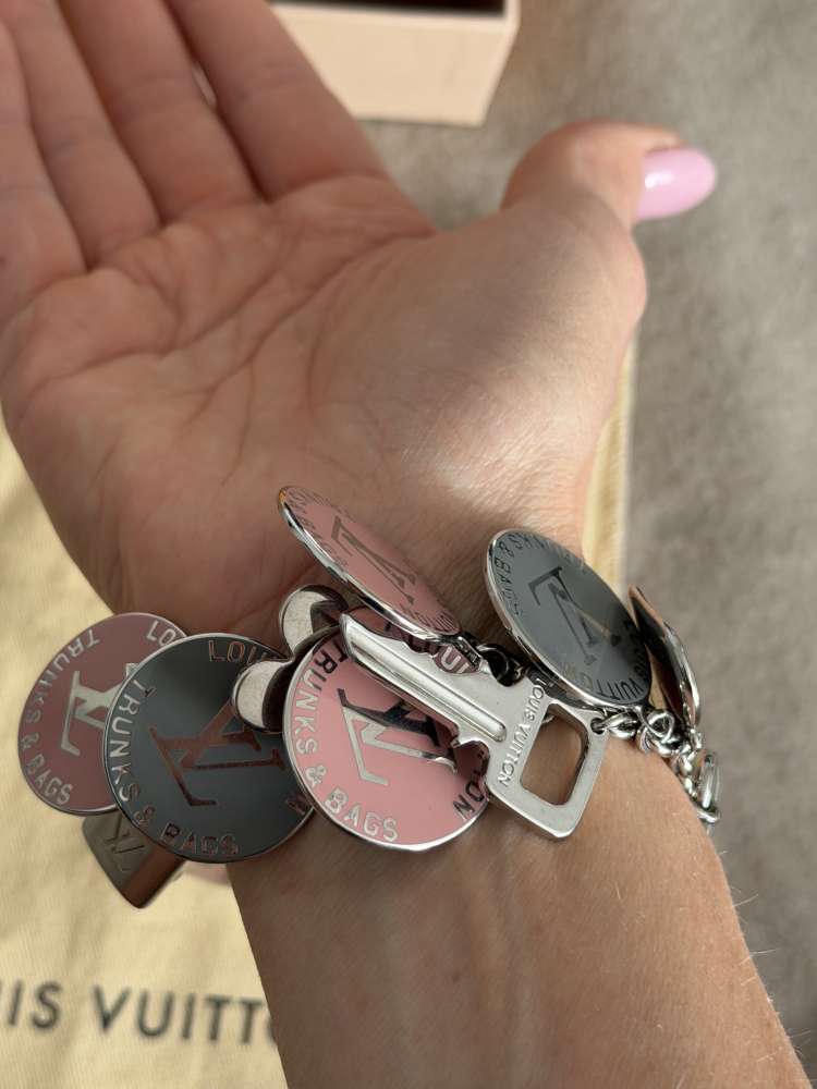 Louis Vuitton naramok