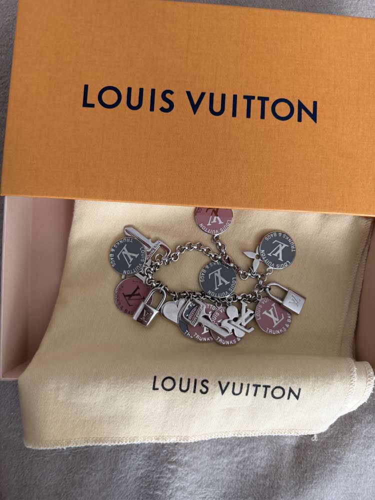 Louis Vuitton naramok