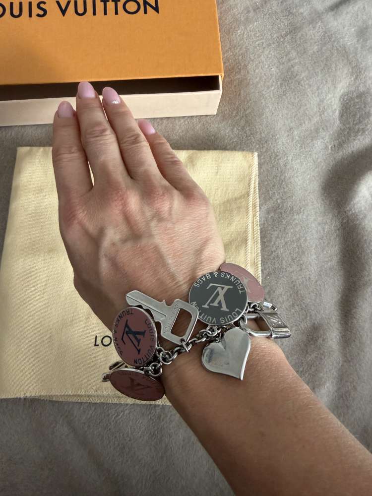Louis Vuitton naramok