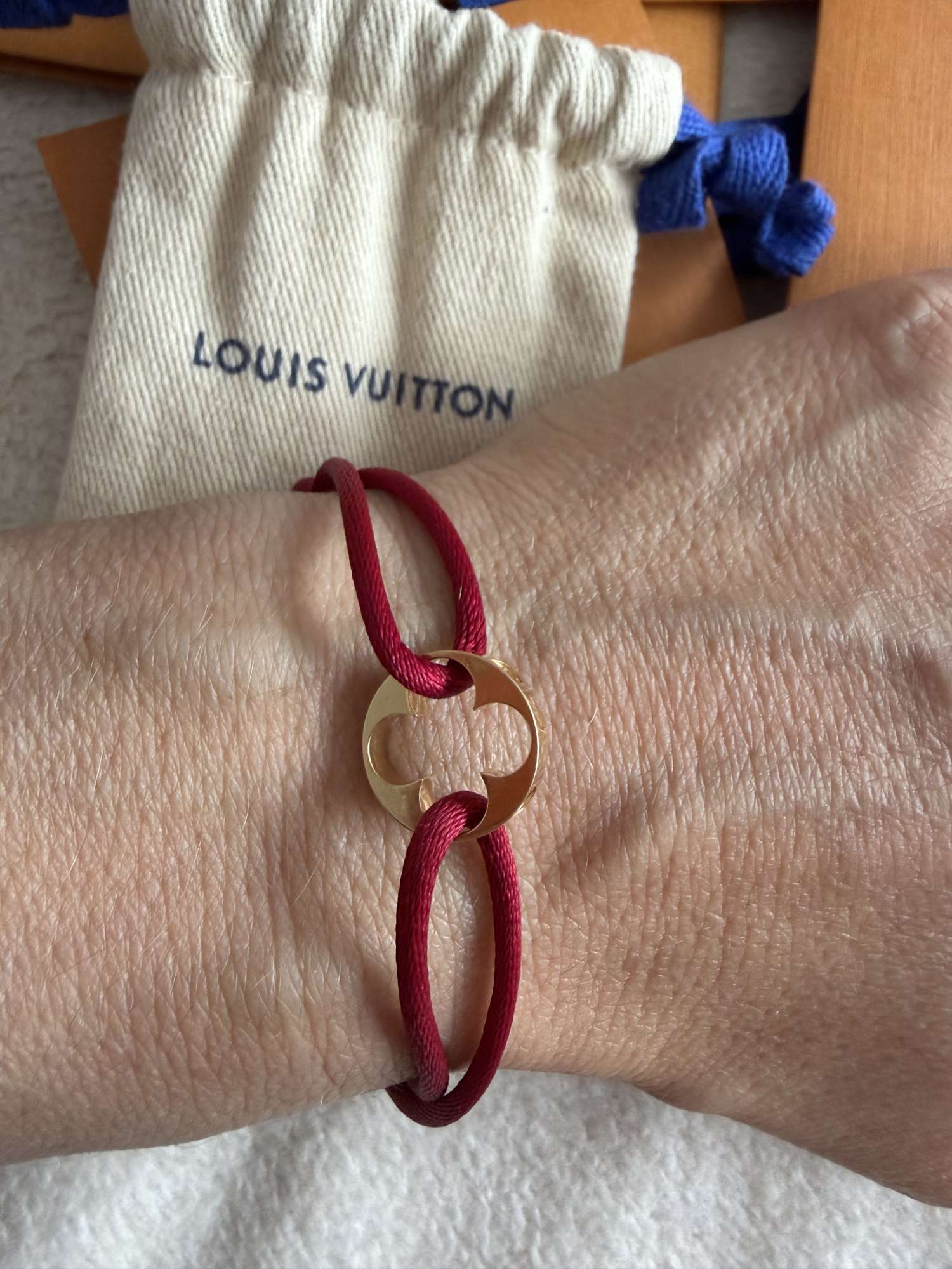 Louis Vuitton naramok