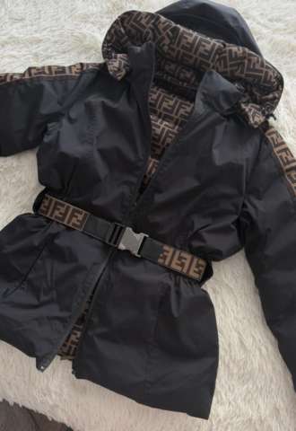 https://www.vipluxury.sk/Fendi obojstranná Bunda