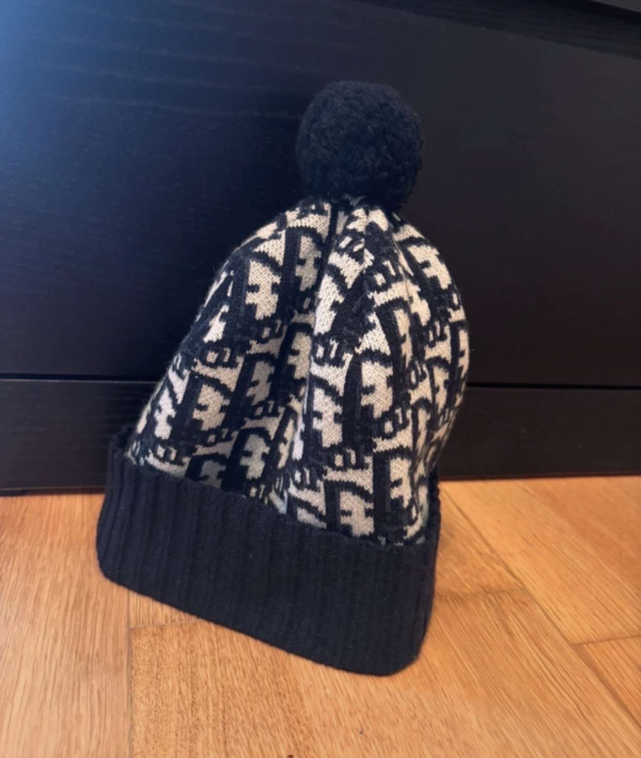 Dior čiapka