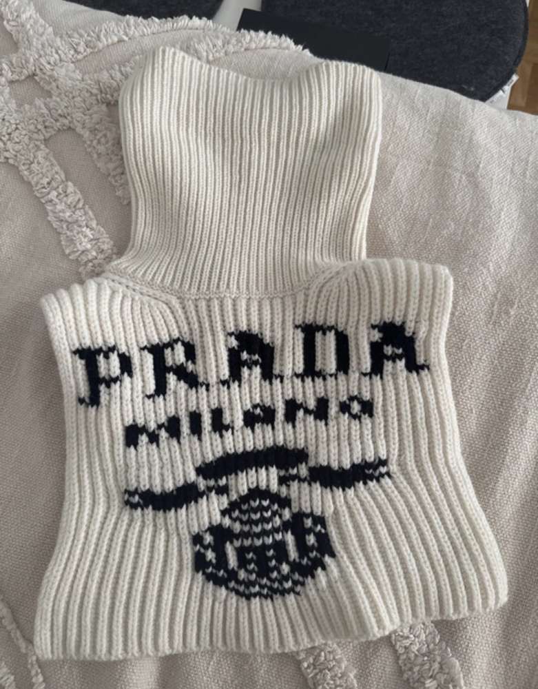 Prada nákrčník