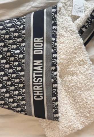 https://www.vipluxury.sk/Dior štola alebo šál