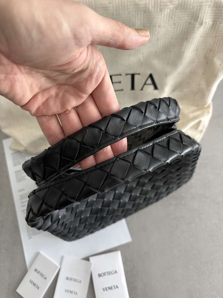 Bottega Veneta Campana small, nový model, pc 3500€
