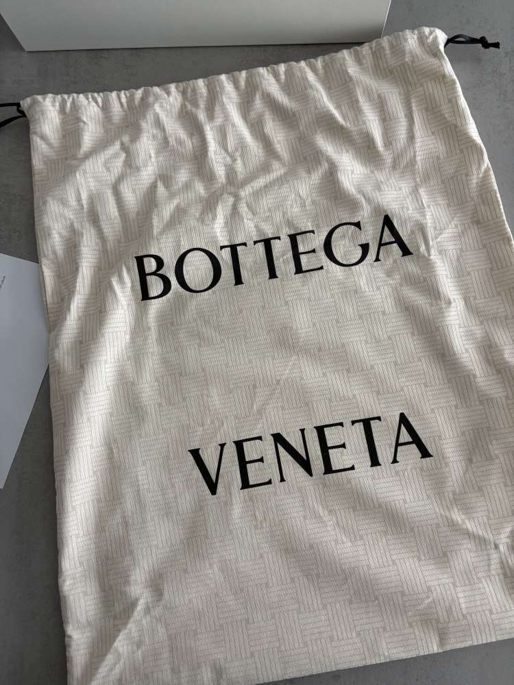 Bottega Veneta Campana small, nový model, pc 3500€