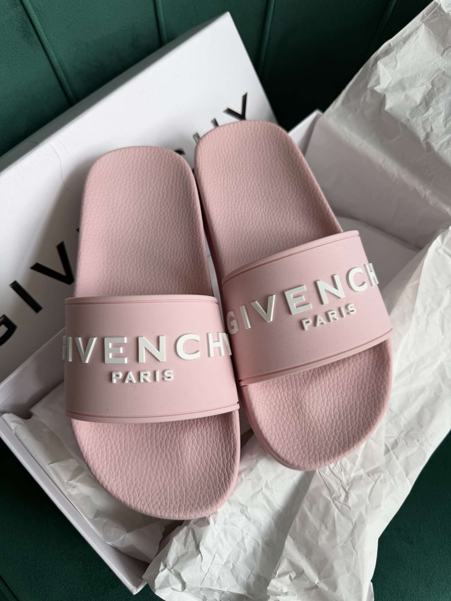 Šľapky Givenchy