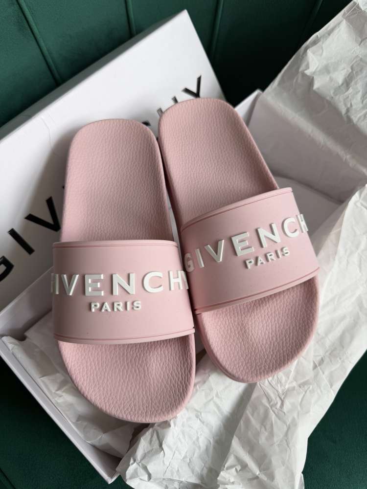 Šľapky Givenchy