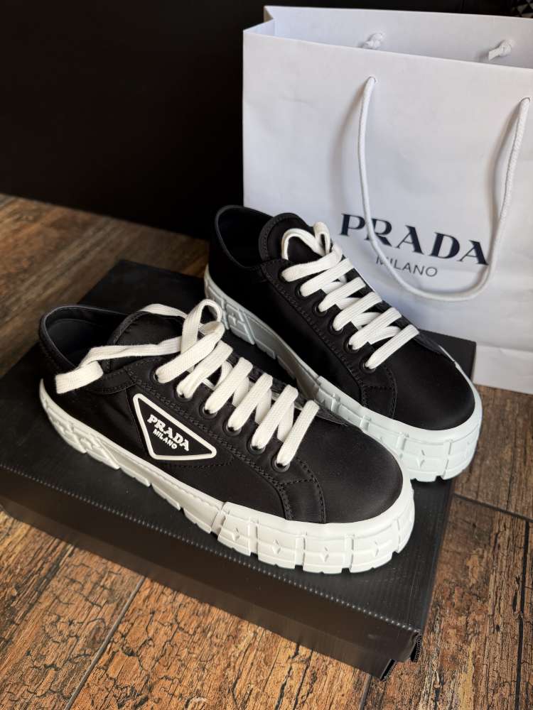Prada tenisky