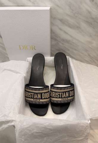 https://www.vipluxury.sk/Dior pantofle