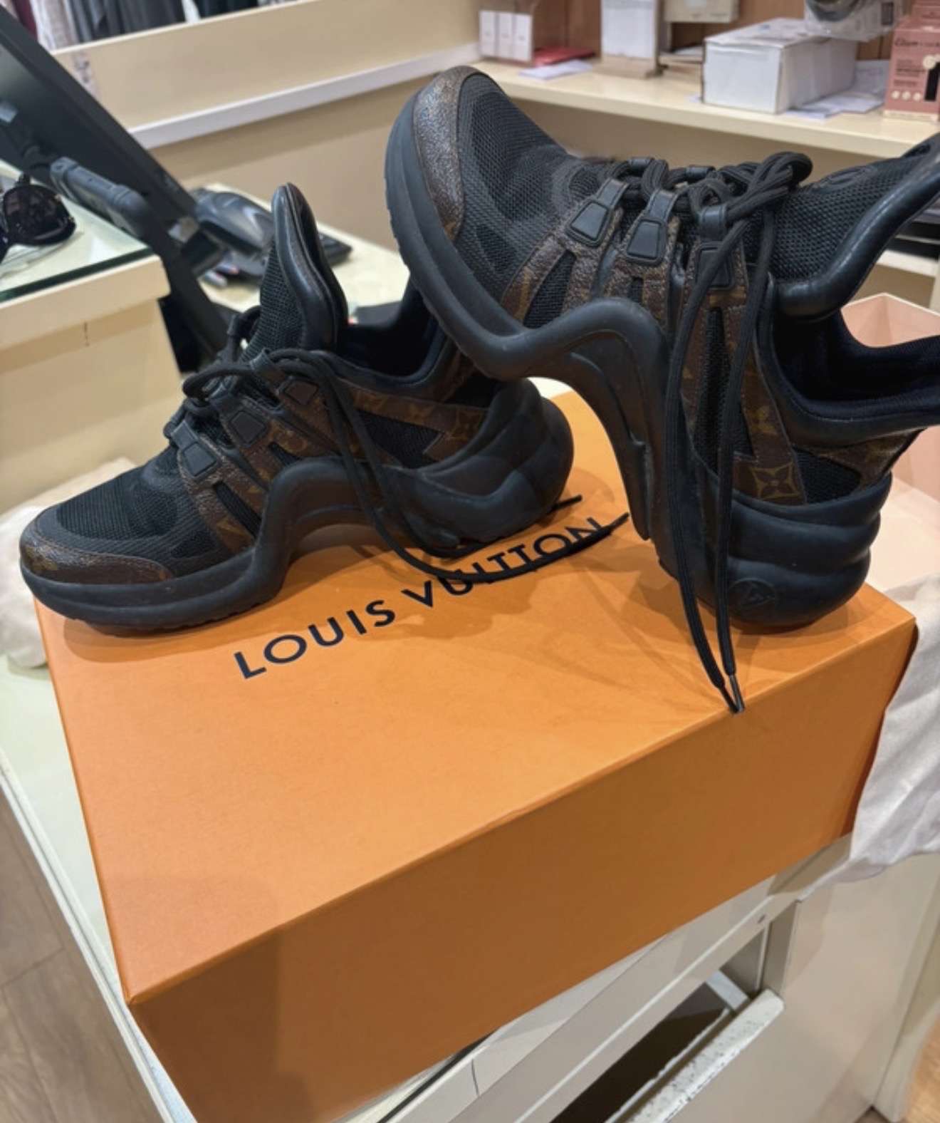Louis Vuitton archlight