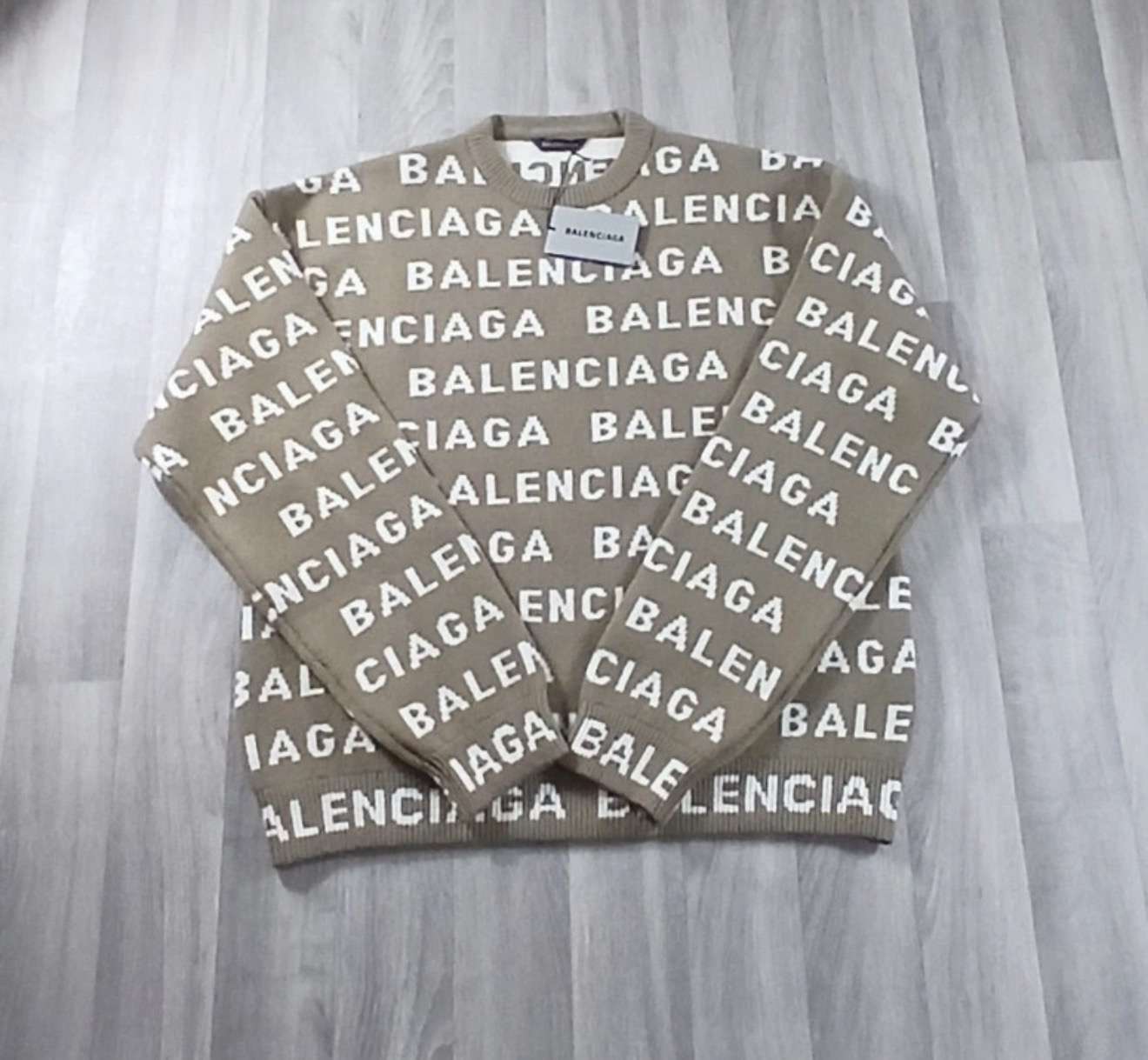 Balenciaga sveter