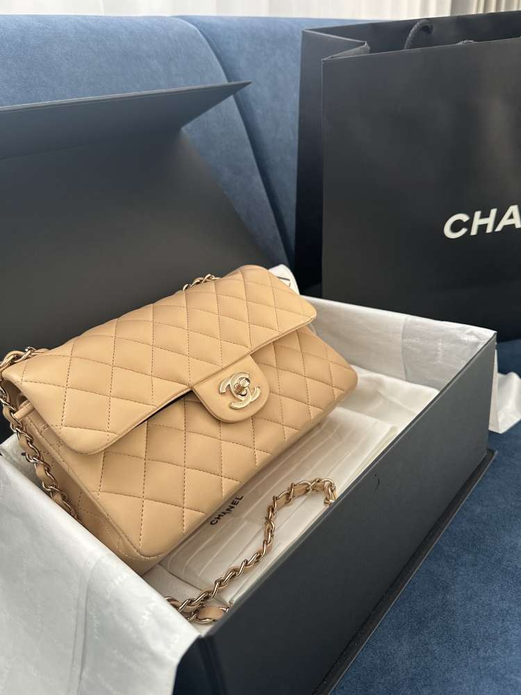 Klasická malá jahňacia koža Chanel