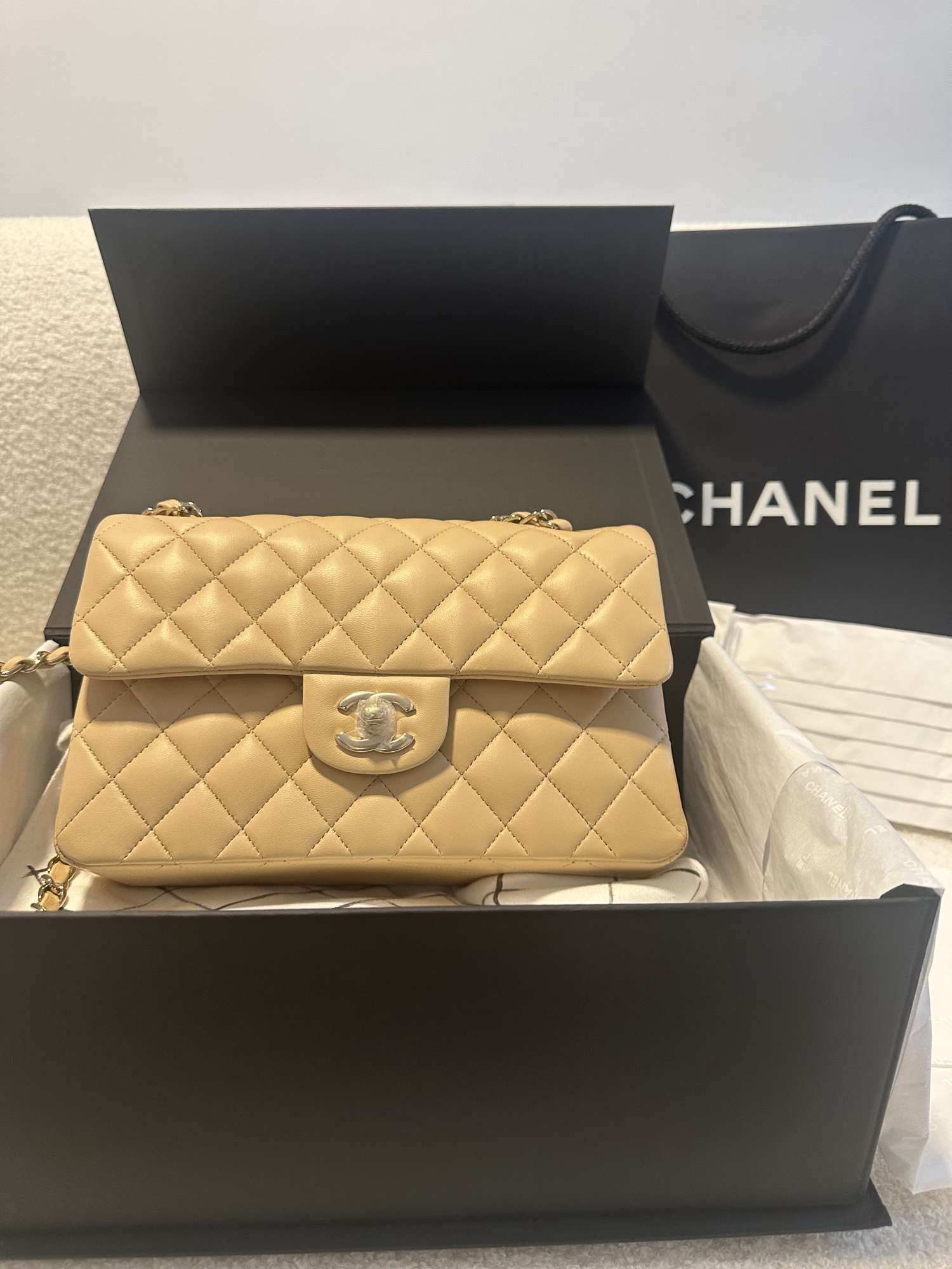Klasická malá jahňacia koža Chanel