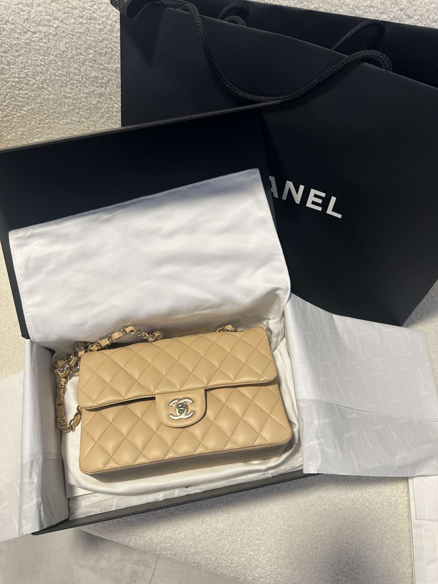 Klasická malá jahňacia koža Chanel