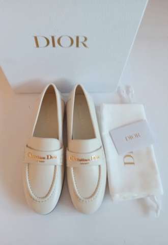 https://www.vipluxury.sk/Dior mokasinky