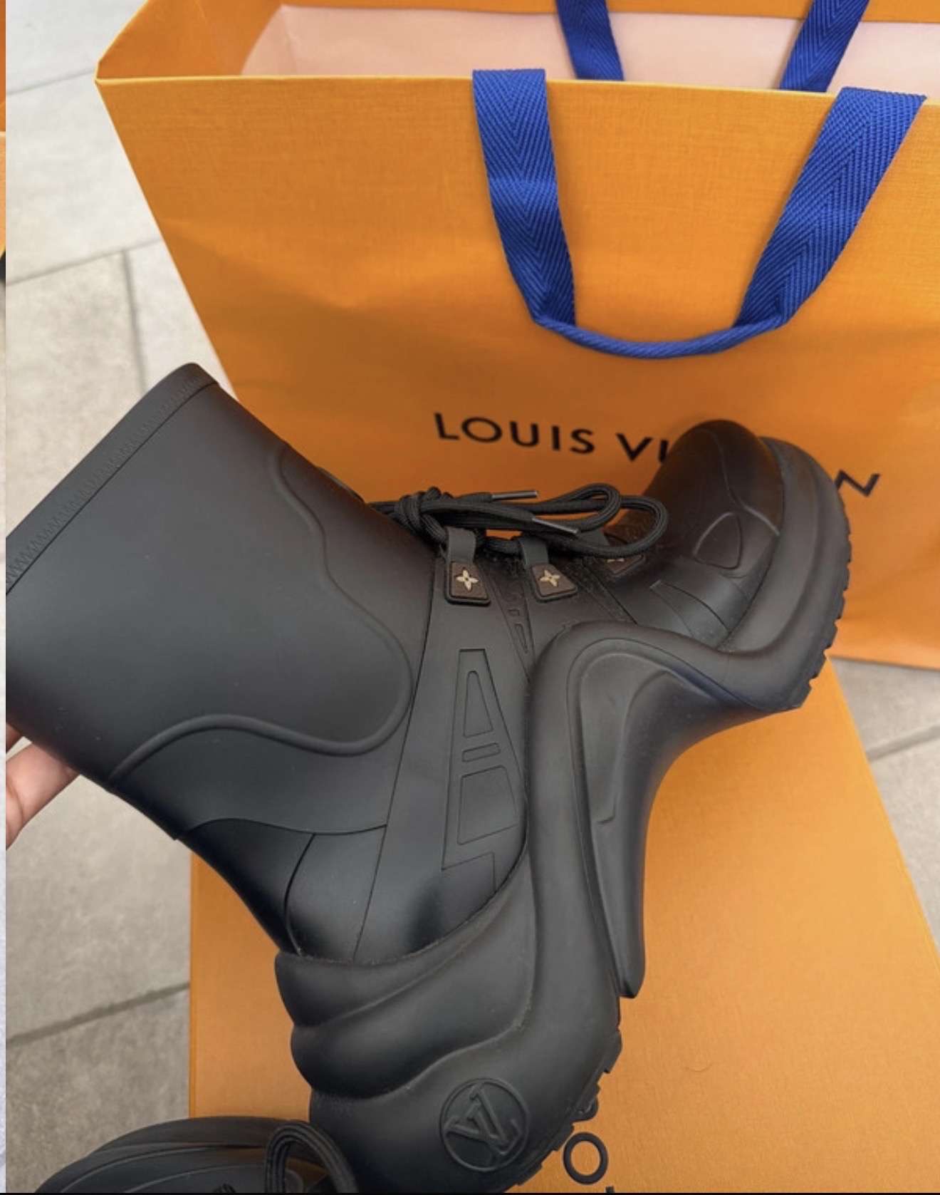 Louis Vuitton archlight
