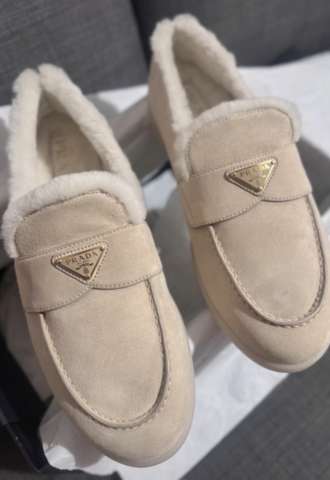 https://www.vipluxury.sk/Prada mokasinky