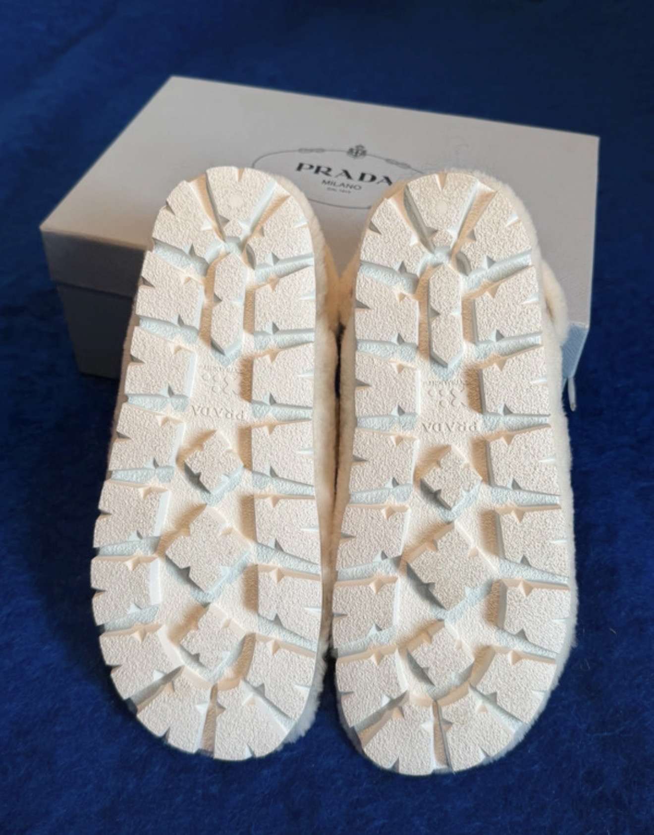 Prada šľapky