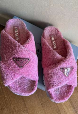 https://www.vipluxury.sk/Prada šľapky