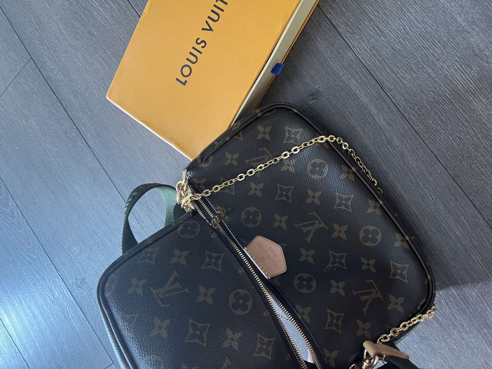 Louis Vuitton multipochette