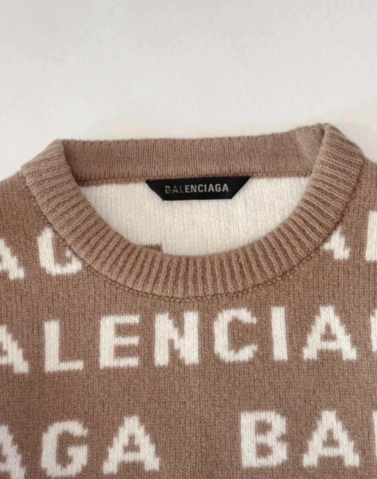 Balenciaga sveter