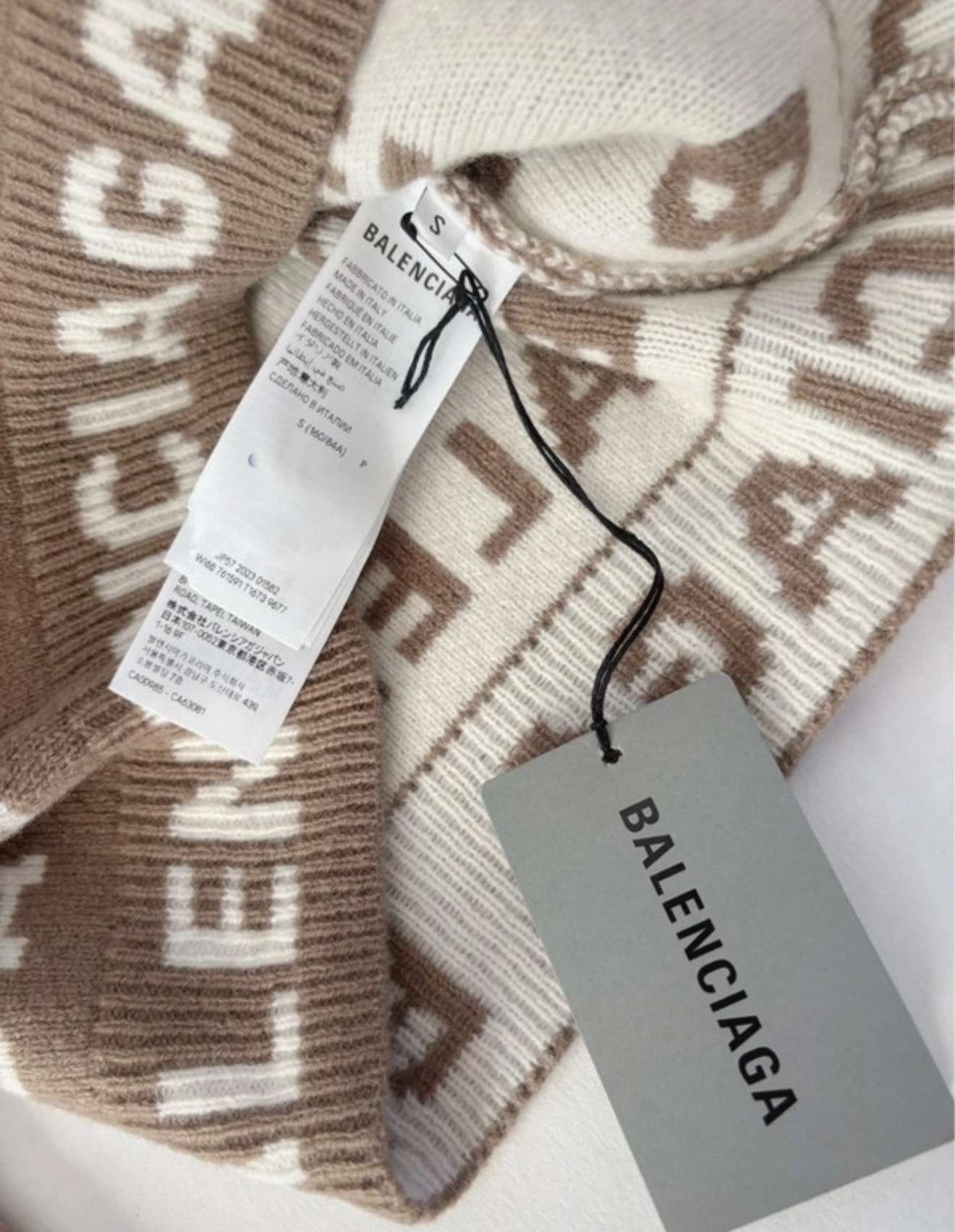 Balenciaga sveter