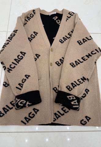 https://www.vipluxury.sk/Balenciaga wool cardigan- kardigan/sveter