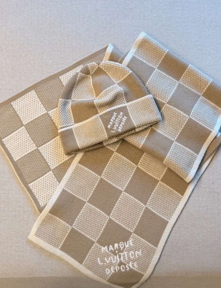 Louis Vuitton čiapka a šál