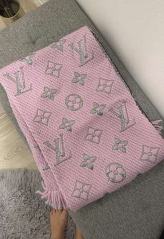 https://www.vipluxury.sk/Louis Vuitton šál