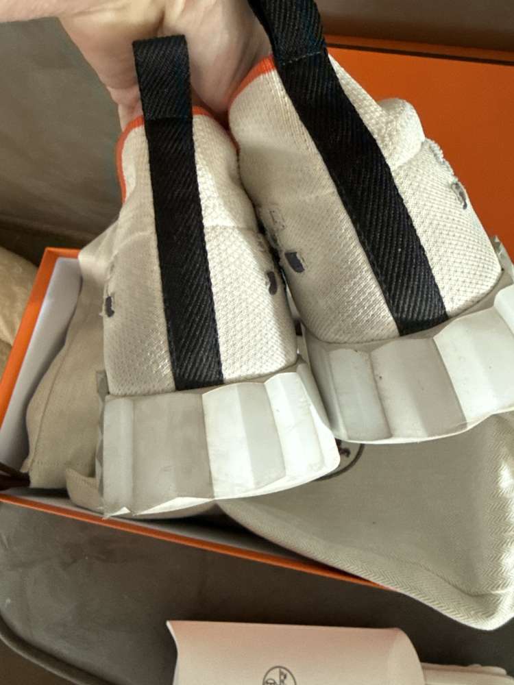 Hermes Boucing
