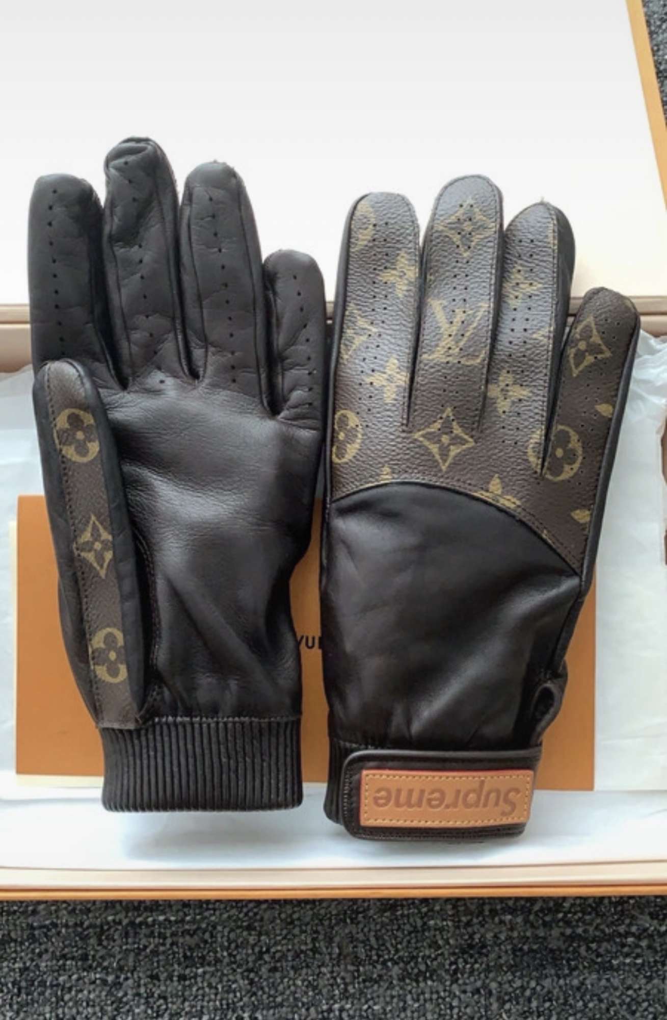 Louis Vuitton supreme rukavice