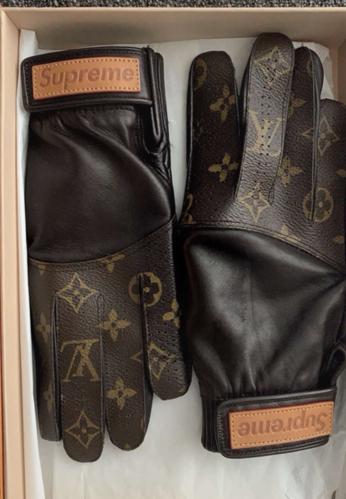 Louis Vuitton supreme rukavice