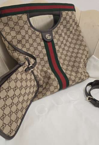 https://www.vipluxury.sk/Gucci kabelka s GG vzorom a kapsičkou