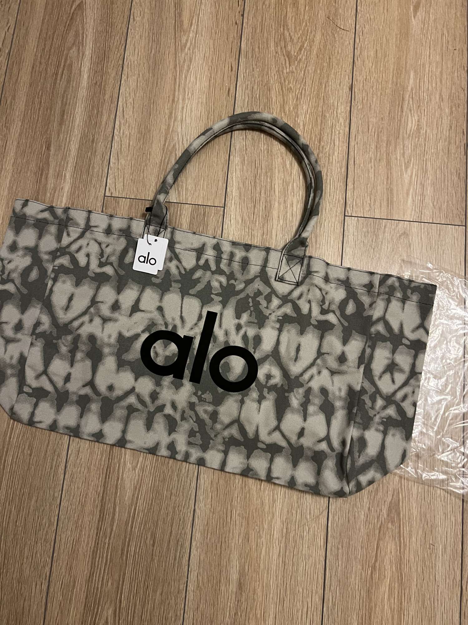 Alo tote bag