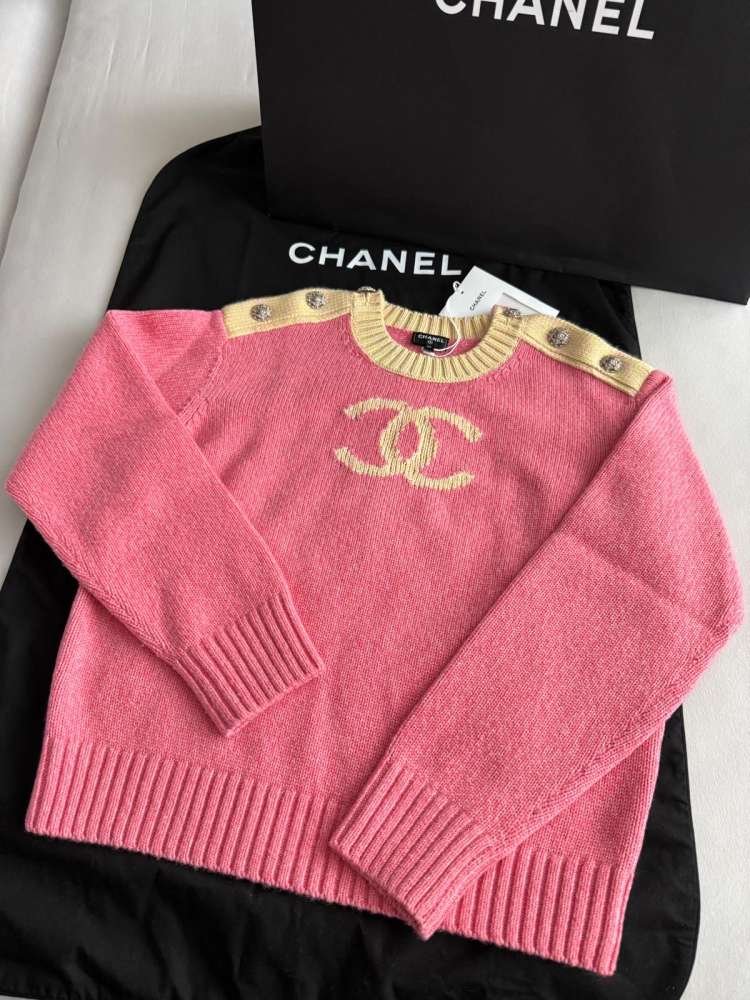 Chanel sveter