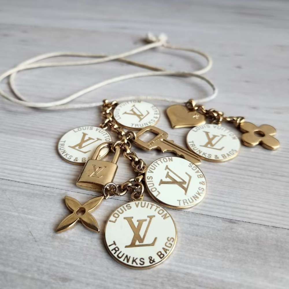 Louis Vuitton Nahrdelnik