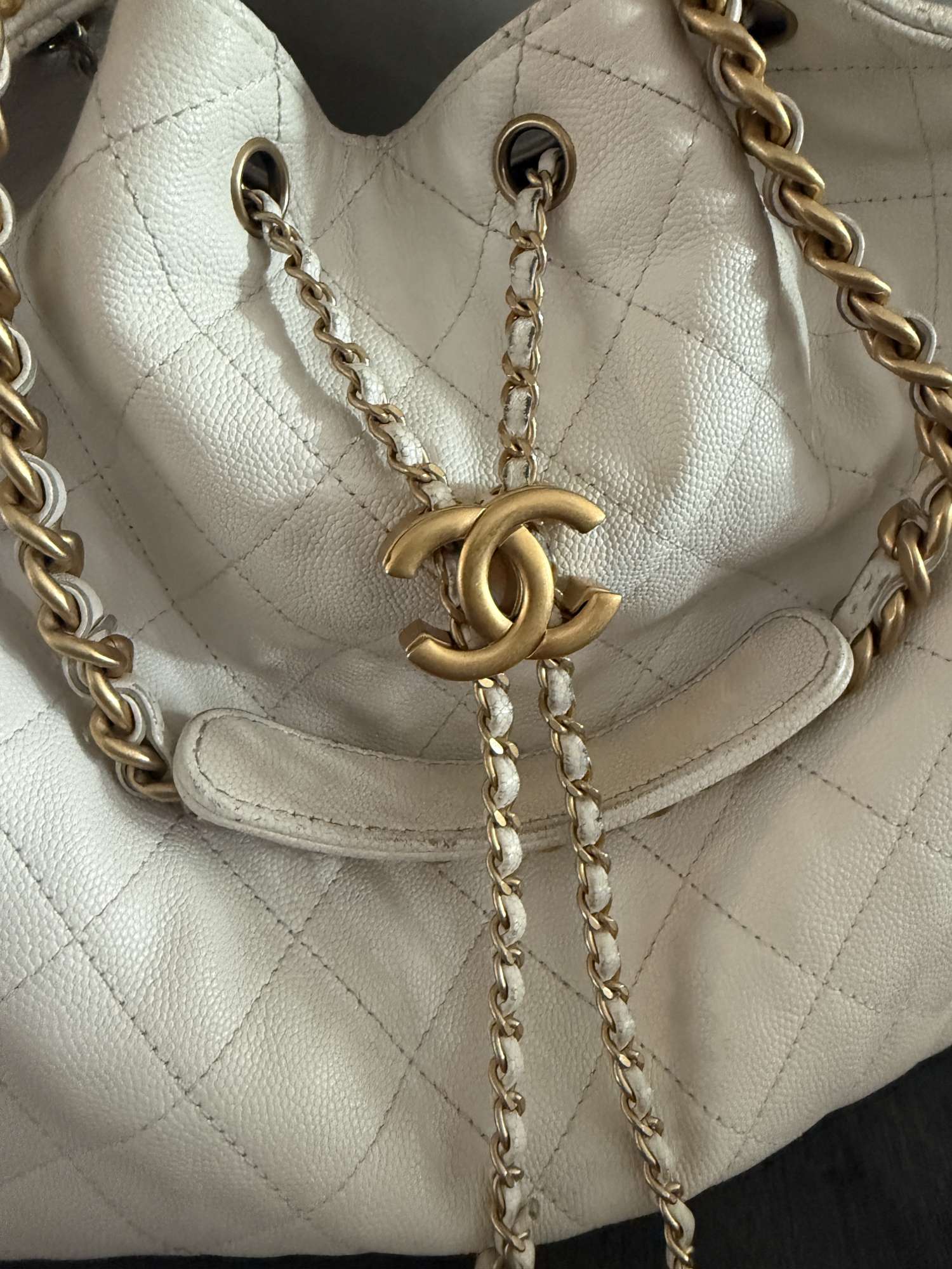Chanel 25 medium hobo