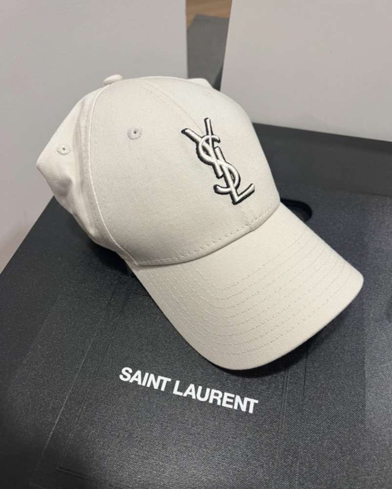YSL šiltovka